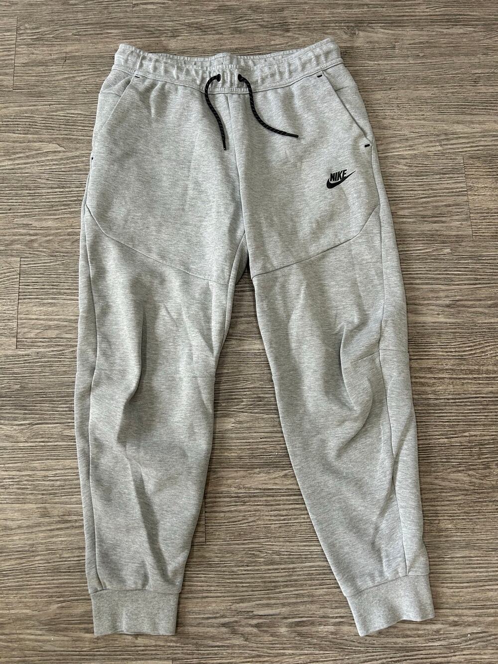 Nike Tech Fleece Joggers Men's Size M Gray Slim Fit Sweatpants Zipper Pocket